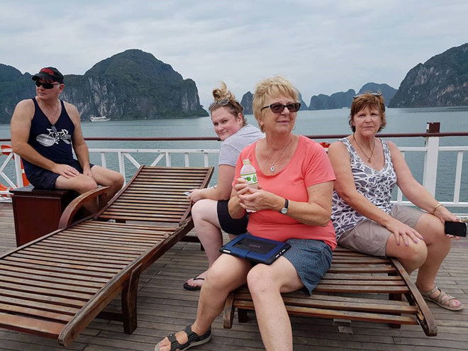 Ai[-]sẽ[-]dọn[-]rác,[-]đuổi[-]chuột[-]trên[-]tàu[-]du[-]lịch[-]Hạ[-]Long?